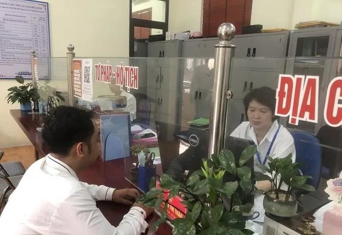 Vĩnh Phúc: UBND thị trấn Tam Hồng lý giải việc cán bộ vắng mặt trong giờ làm việc