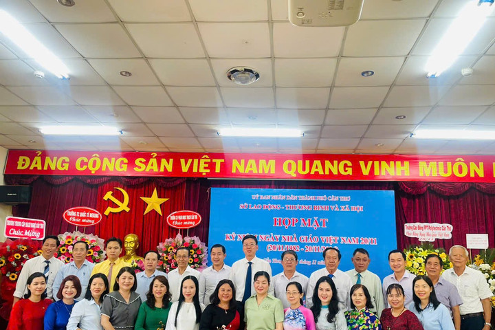 Sở LĐTB & XH TP.Cần Thơ họp mặt kỷ niệm 42 năm ngày Nhà giáo Việt Nam