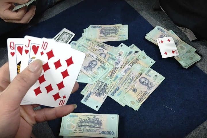 Tạm giữ 7 đối tượng để điều tra hành vi đánh bạc