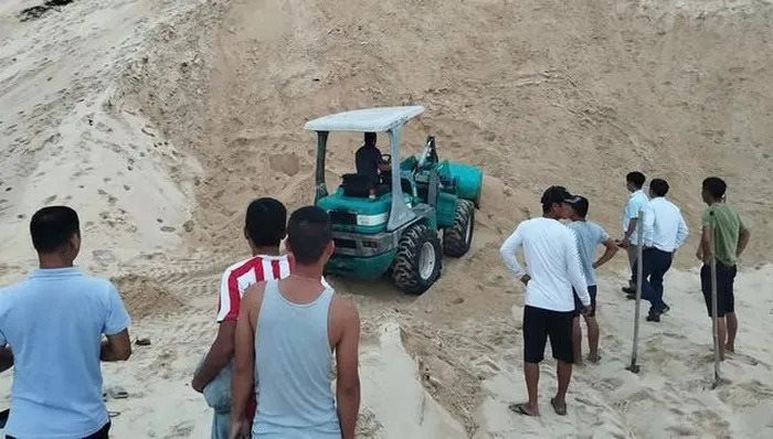 Một học sinh bị cát vùi tử vong khi đang chơi cùng bạn