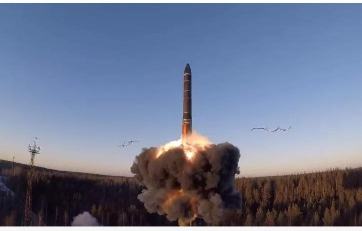 Tại sao tên lửa MIRV “phi hạt nhân” lại gây chấn động thế giới?