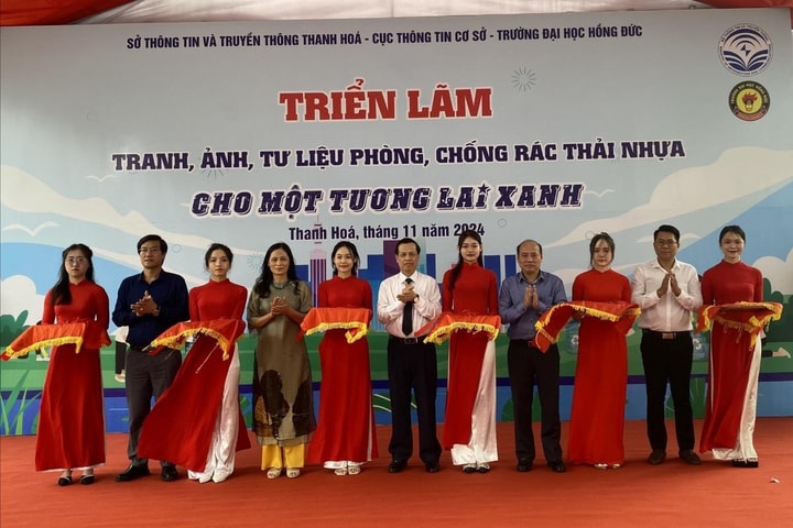 Triển lãm tranh, ảnh, tư liệu tuyên truyền phòng, chống rác thải nhựa