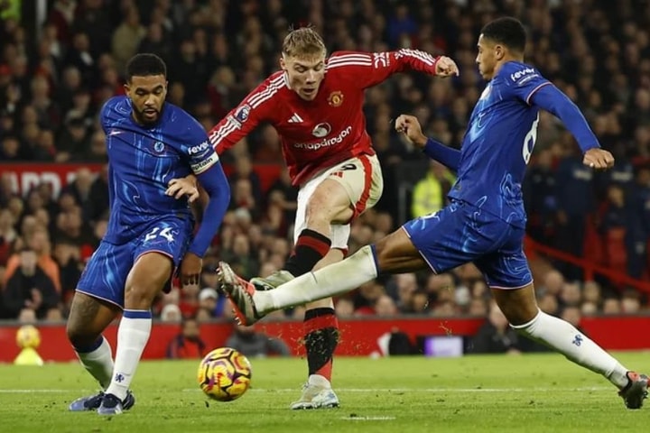 Tin vắn thể thao ngày 25/11: MU chia điểm, Liverpool chắc ngôi đầu ở vòng 12 ngoại hạng Anh