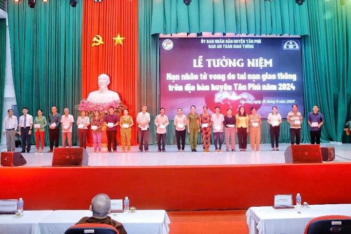 Tân Phú: Lễ tưởng niệm nghẹn ngào, khơi dậy ý thức về an toàn giao thông