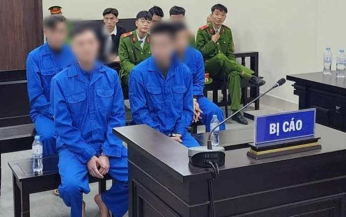 Đánh người để ép viết giấy nợ tiền đặt cọc mua đất