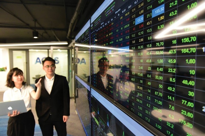 Công ty chứng khoán đua tăng vốn, ông lớn nào đang dẫn đầu?