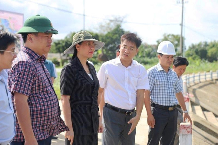 Bí thư Tỉnh ủy Quảng Ngãi kiểm tra khu vực sạt lở sông Trà Câu