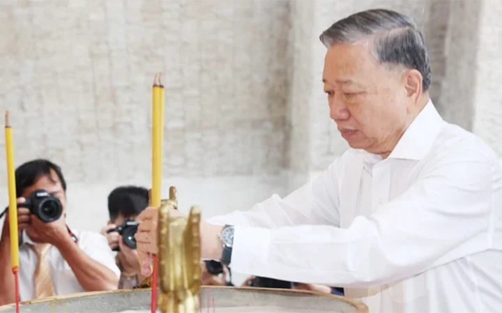 Tổng Bí thư Tô Lâm dâng hương tại Nghĩa trang Liệt sĩ tỉnh Ninh Thuận