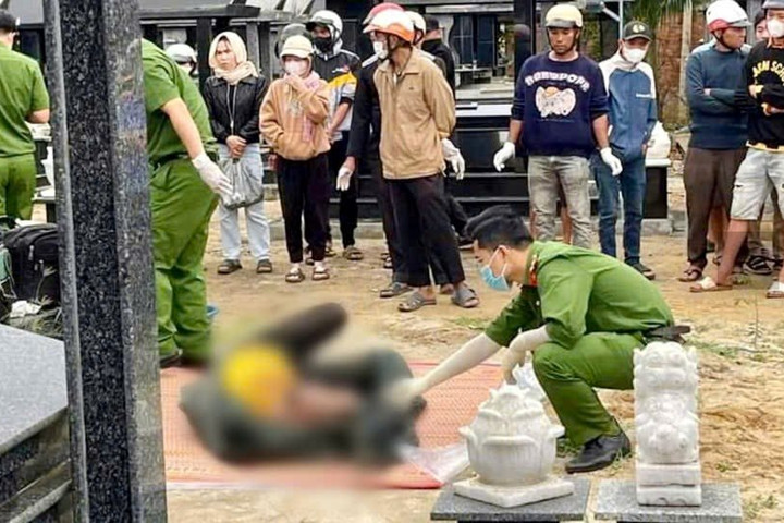 Phát hiện thi thể người đàn ông trên chiếc xe lôi ở nghĩa trang