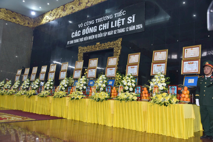 Tổ chức Lễ tang 12 liệt sĩ hy sinh trong diễn tập tác chiến phòng thủ