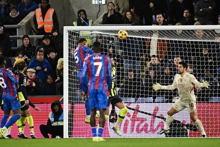 Man City trượt dài với trận hòa trước Crystal Palace