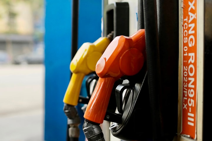 Giá xăng dầu ngày 7/4: Tiếp tục sắc đỏ phiên đầu tuần
