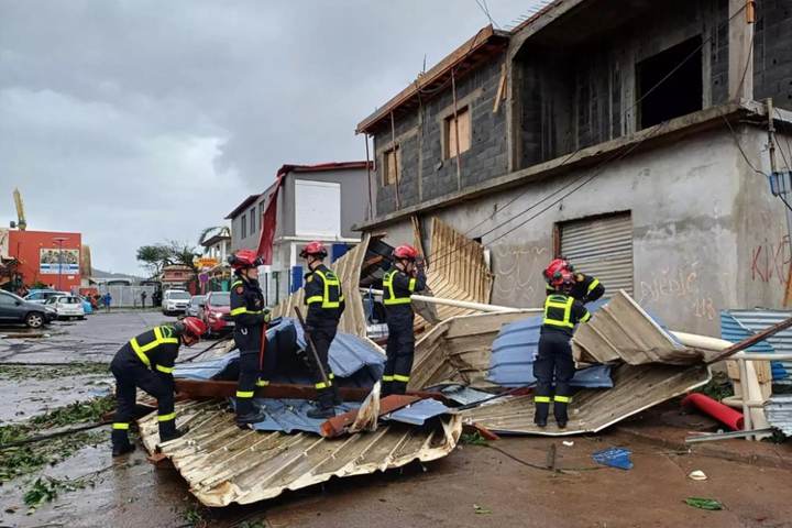 Pháp áp đặt lệnh giới nghiêm đối với Mayotte sau siêu bão Chido
