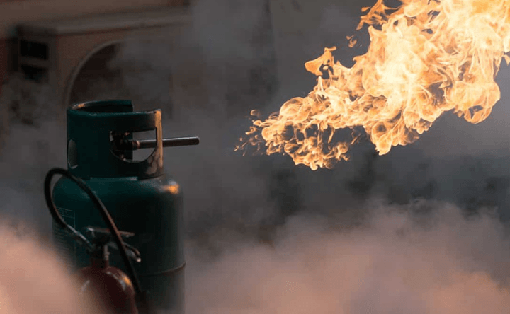 “Nghịch tử” xin tiền bố mẹ bằng... khí gas
