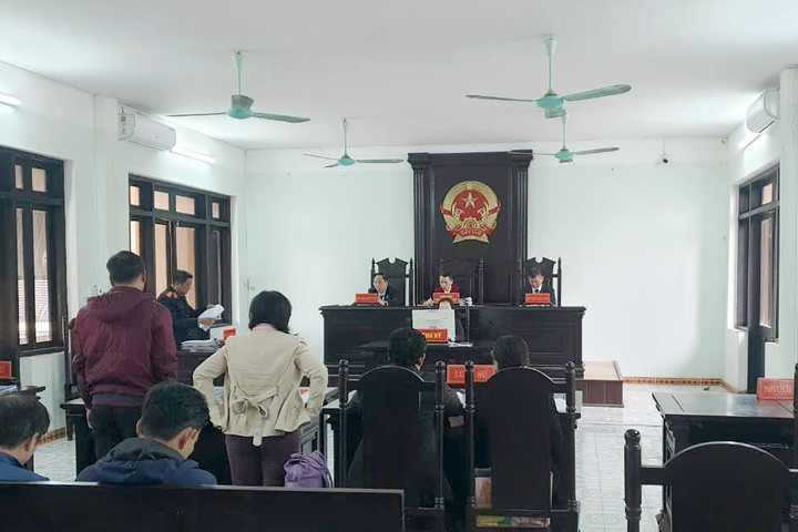 Vụ kiện quyết định cưỡng chế của Chủ tịch UBND tỉnh TT-Huế: Đại diện VKS đề nghị bác yêu cầu khởi kiện