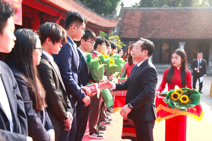 Gặp mặt các đội tuyển tham dự kỳ thi chọn học sinh giỏi quốc gia năm học 2024-2025