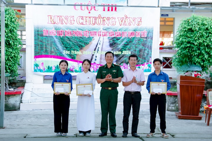 Tuyên truyền Luật Biên phòng cho hơn 1.000 học sinh và nhân dân khu vực biên giới biển