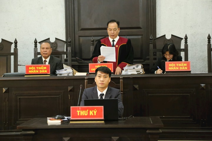 Xét xử thủ quỹ tham ô tài sản