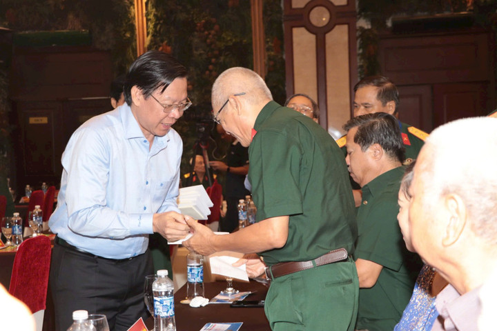 TP.HCM dự chi gần 1000 tỉ đồng chăm lo Tết Ất Tỵ