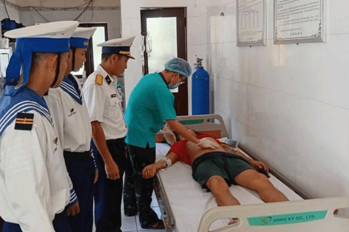 Quân y Trường Sa phẫu thuật cắt ruột thừa viêm cho ngư dân Bình Định