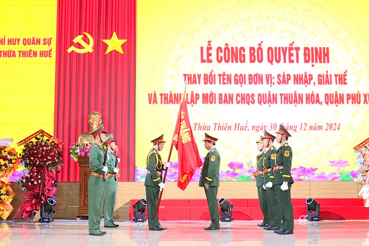 Thừa Thiên Huế: Công bố Quyết định đổi tên và sắp xếp các đơn vị quân sự
