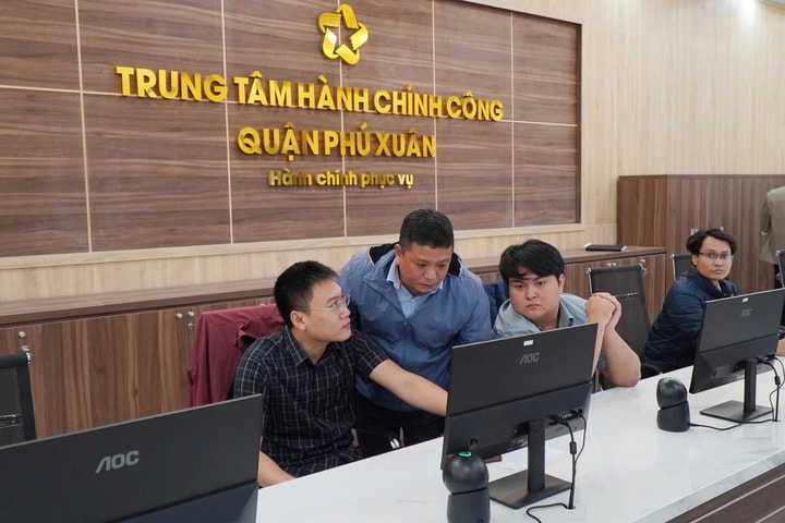 TT-Huế: Tạo điều kiện thuận lợi, sẵn sàng giải quyết thủ tục hành chính cho người dân và doanh nghiệp