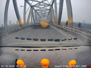Từ clip trên mạng xã hội, xử phạt tài xế ô tô quay đầu trên cầu Chương Dương