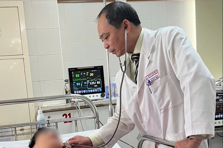 Người đàn ông nuốt phải xương heo khi ăn cháo