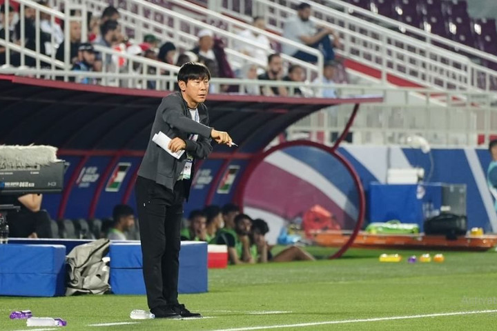 HLV Shin Tae-yong nghẹn ngào trong ngày rời Indonesia