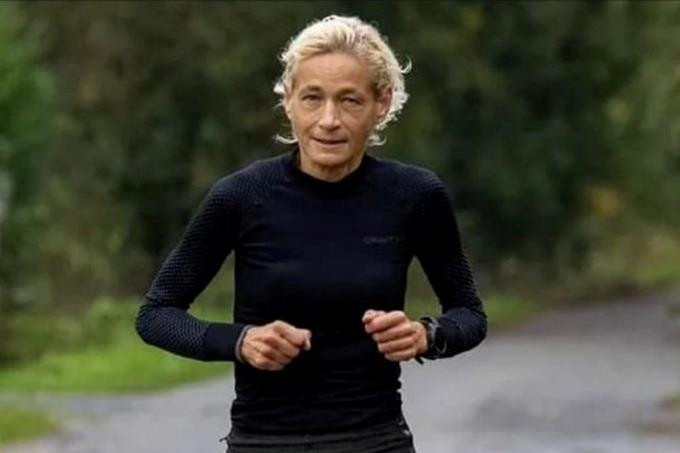 Nữ “siêu nhân” 55 tuổi lập kỷ lục marathon thế giới mới