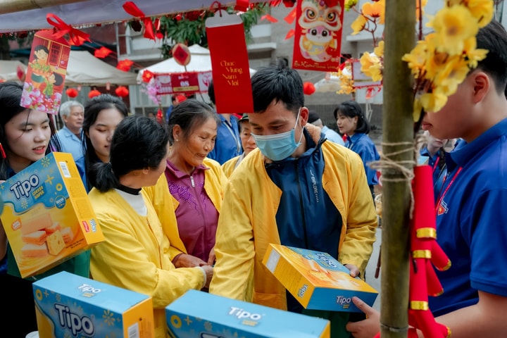 Ấm lòng phiên chợ 0 đồng cho bệnh nhân khó khăn