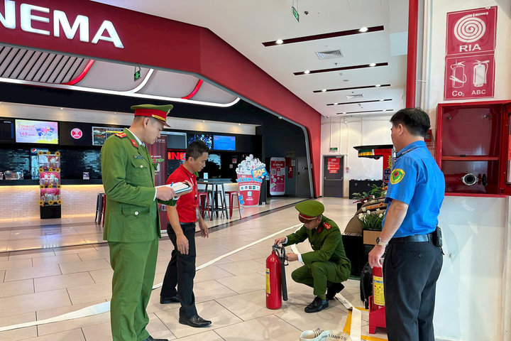 Tăng cường kiểm tra PCCC tại các chợ, trung tâm thương mại dịp Tết Nguyên đán