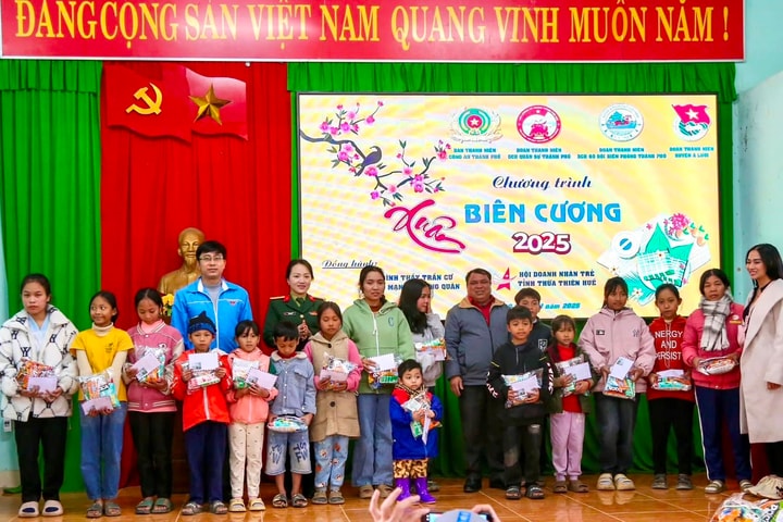 Tuổi trẻ thành phố Huế với chương trình “Xuân biên cương 2025” tại xã Hồng Bắc