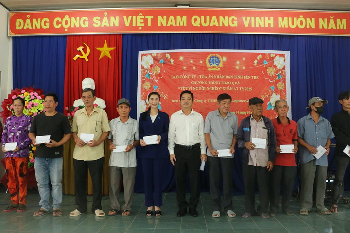 Báo Công lý chung tay chăm lo Tết cho người nghèo tại Bến Tre