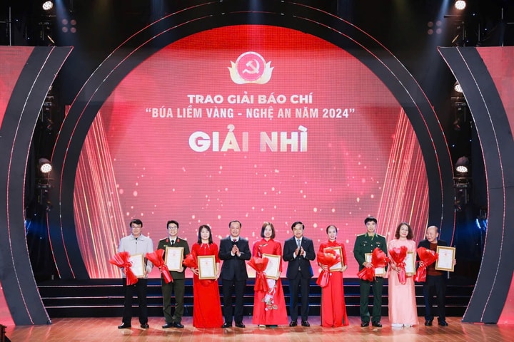 Phóng viên Báo Công lý đạt giải Nhì-Giải Báo chí “Búa liềm vàng Nghệ An 2024”