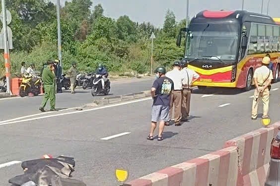 Điều tra vụ người đàn ông tử vong trên cầu Phú Hữu
