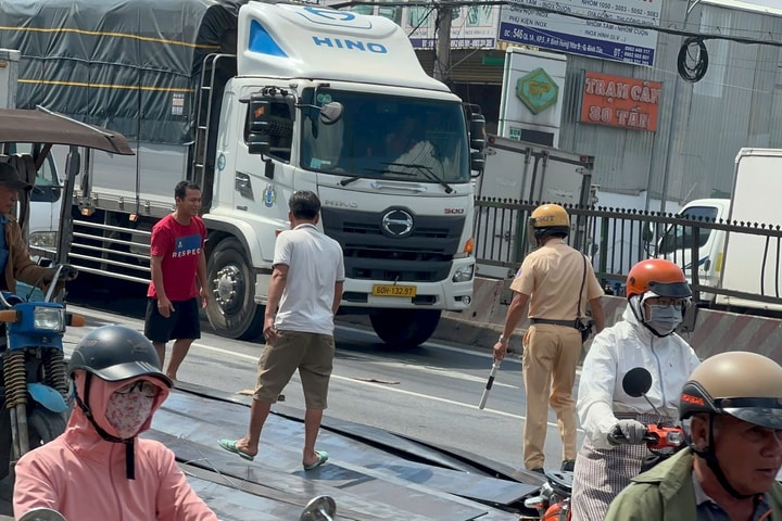 Vụ phanh gấp do đèn tín hiệu, CSGT TP.HCM nói gì?