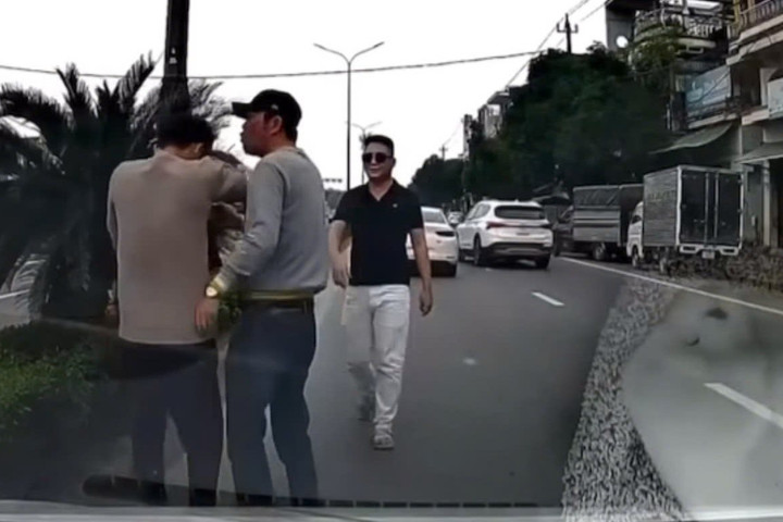 Tài xế xe hơi vượt ẩu còn hung hăng đánh người