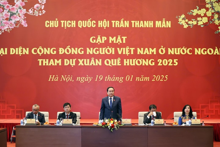Chủ tịch Quốc hội tiếp đoàn kiều bào tiêu biểu dự Xuân Quê hương 2025