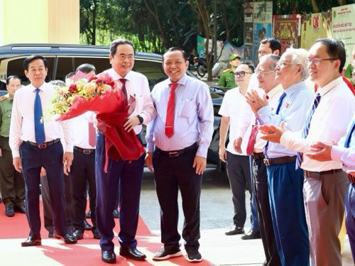 Chủ tịch Quốc hội Trần Thanh Mẫn thăm 2 cơ sở giáo dục tại Cần Thơ