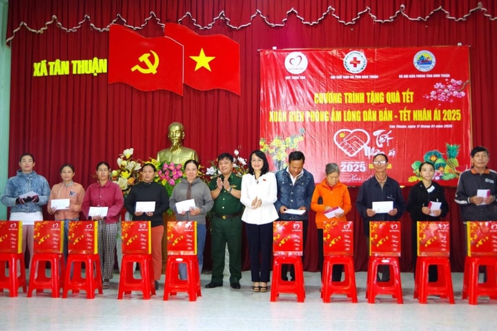 Bình Thuận: Hơn 2.400 phần quà đến với người nghèo