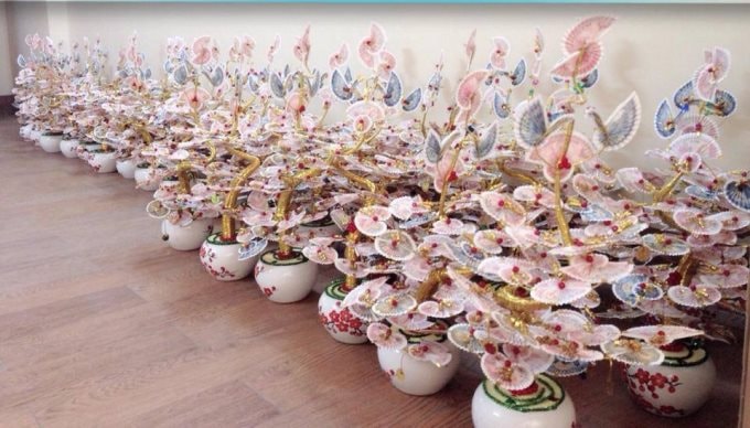 Bán cây tài lộc trang trí bằng tiền thật có vi phạm không?