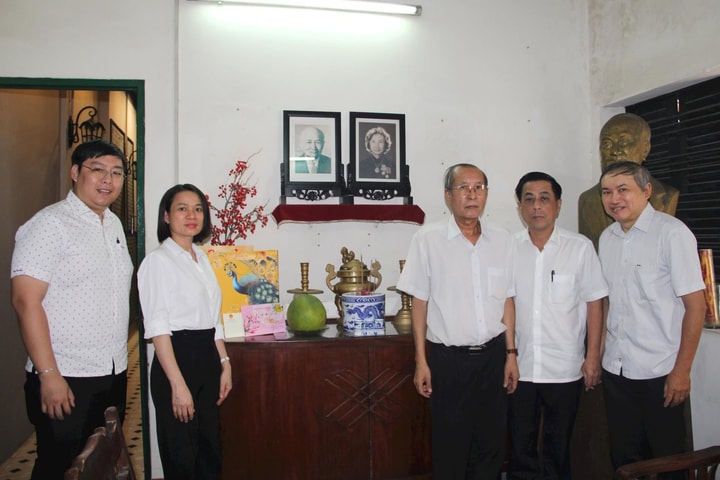 Đoàn TANDTC thăm, chúc Tết gia đình cố Chánh án, Phó Chánh án TANDTC