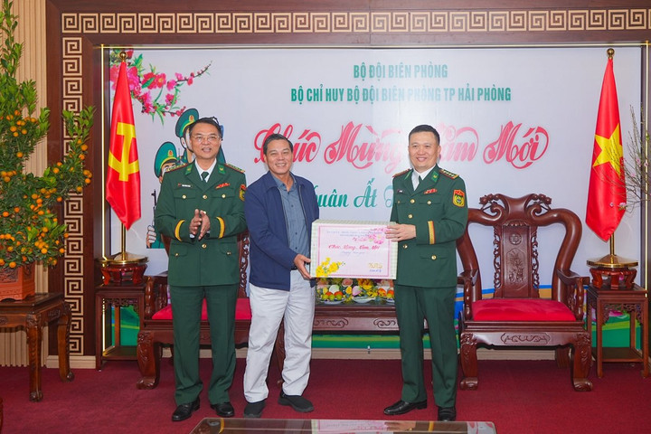 Lãnh đạo TP. Hải Phòng thăm, động viên các đơn vị trực, làm nhiệm vụ xuyên Tết