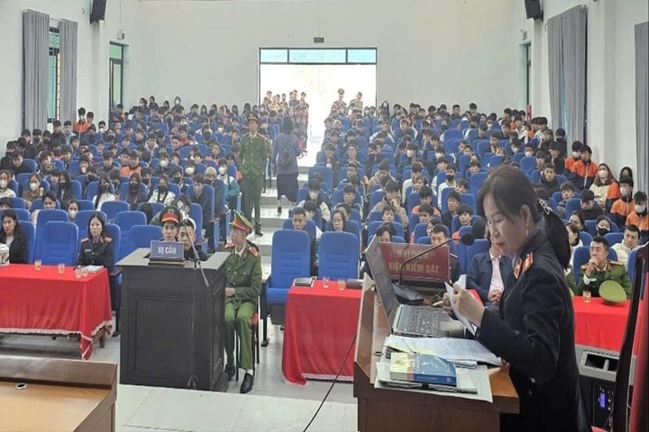 Nam thanh niên lĩnh án vì tàng trữ pháo nổ trái phép