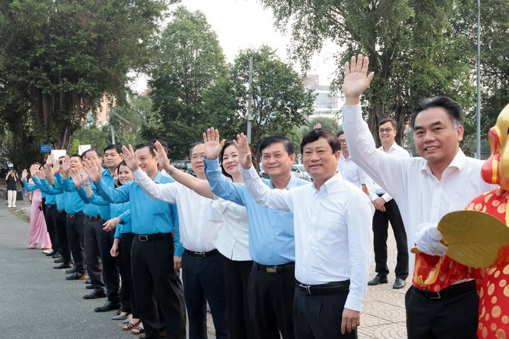 39 chuyến xe Công đoàn đưa gần 1.700 công nhân về quê đón Tết