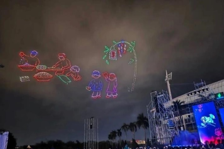 Không trình diễn ánh sáng bằng drone trong chương trình nghệ thuật "Rực rỡ Thăng Long 2025"