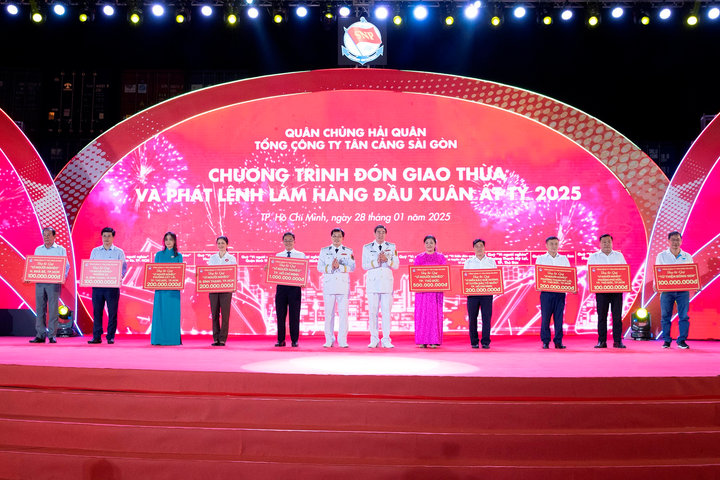 Tân Cảng Sài Gòn phát lệnh làm hàng đầu xuân Ất Tỵ