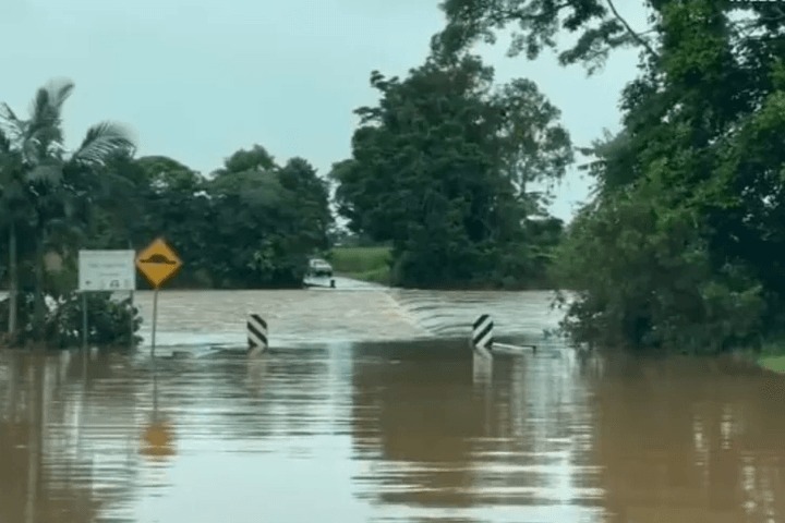 Sơ tán hàng ngàn người vì lũ lụt ở Đông Bắc Australia