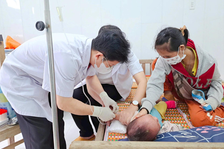 Quảng Nam khẩn trương ứng phó dịch sốt phát ban nghi sởi